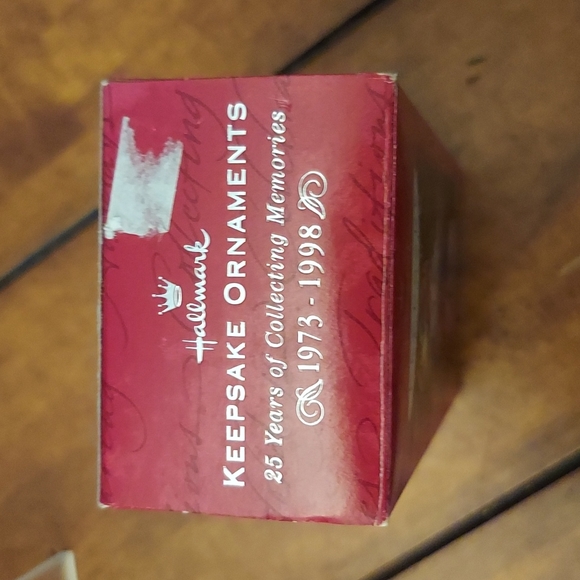 HALLMARK | KEEPSAKE ORNAMENT | BUGS BUNNY / LOONEY TUNES - Picture 8 of 8